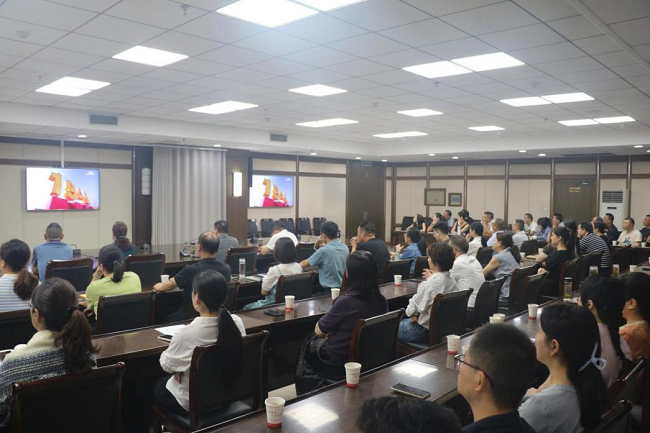 市机关事务处组织集中收看纪念中国人民抗日战争暨世界反法西斯战争胜利80周年大会